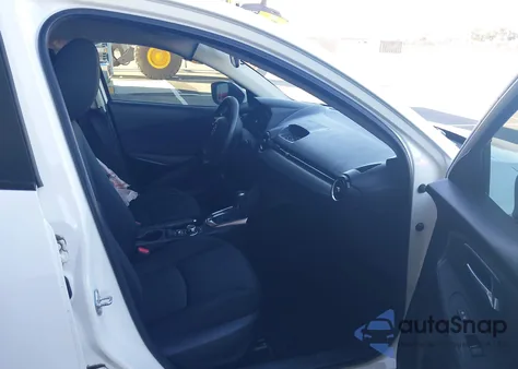 2017 Toyota Yaris Ia z USA, uszkodzony, nr VIN 3MYDLBYV8HY155094